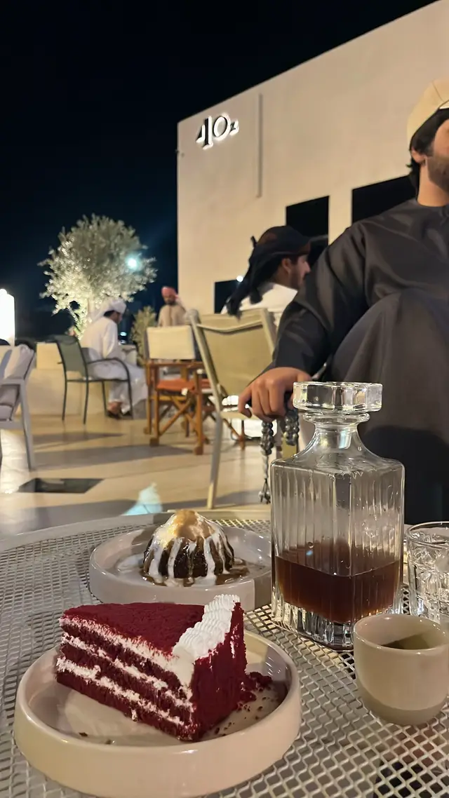 العمر مره و القلوب البيض ماتبغى دليل                   والناس لا طابت نواياها تطيب حظوظها