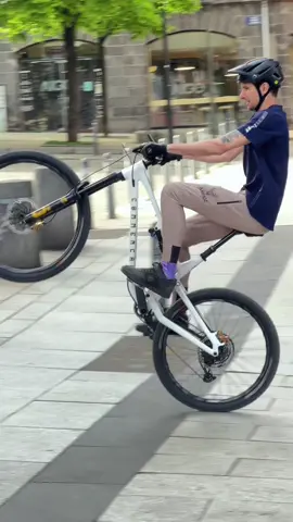 If only life mounted this smoothly ! #spconnect #ridesmarter #phonemount #bicycle #tricks #balance #safe