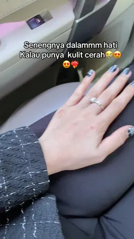 Mmau tau gak rahasia kulit cerah aku tanpa suntik putih loo🤫🥰😍 #bodycare #bodylotion #fypage #fyppp 