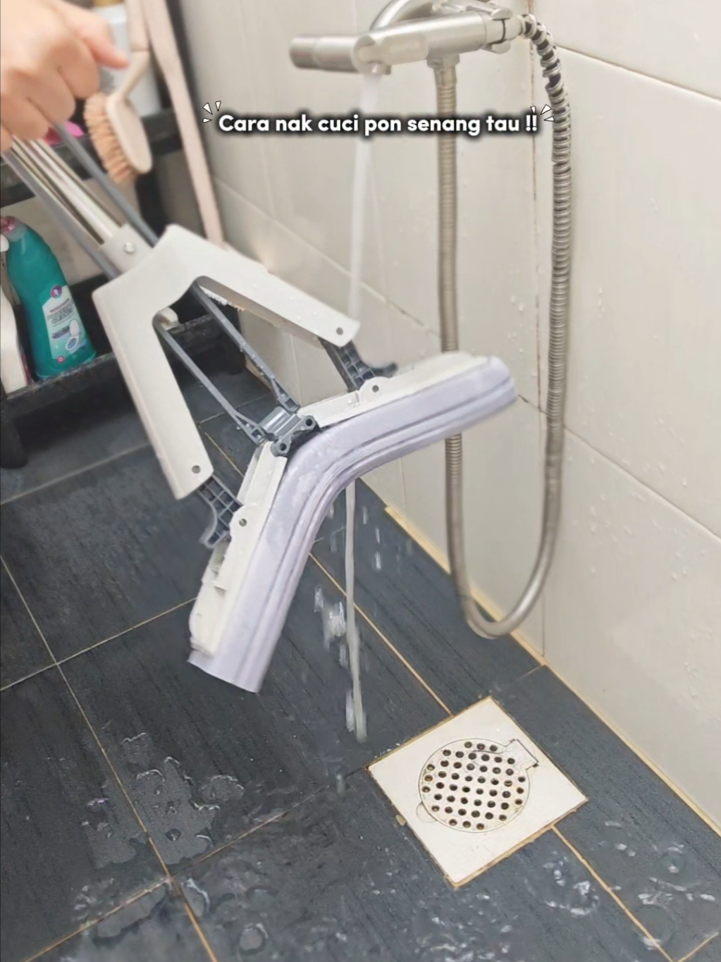 auto bersih rumah pakai mop ni..senang guna, senang cuci.. batang mop boleh adjust2 ..pastu senang nak simpan & tak kotorkan tangan ...yg ni mmg APPROVED ✅✅ #mopviral #moplantai #moplantaiviral #mopserbaguna #mopgetah 