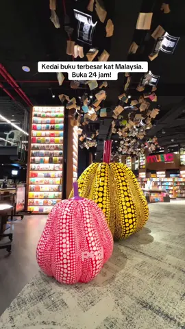 BARU BUKA je! bookXcess plg besar! Blh dtg baca buku pukul 3 pagi. BUKA 24 jam ✅