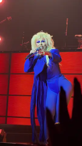 ATE it up  #dojacat #tourmavie #dojacattourmavie #singapore 