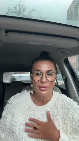 Где найти вторую половинку? Здесь!!! Если вы про возможности, а не про причины, то я вам даю такую возможность.  Если вы заинтересованы найти свою половинку , обозначьтесь.  Оставьте в комментариях свое свободное сердце. Мужчины белое , а женщины красное. Так вам будет легче найти друг друга.  А тем у кого получится здесь законнектиться, я  помогу совпасть .  Возможно это ваш шанс быстрее найти друг друга. Пока в этом мире есть любовь у  нас у всех есть шанс этот мир сохранить и продолжить…