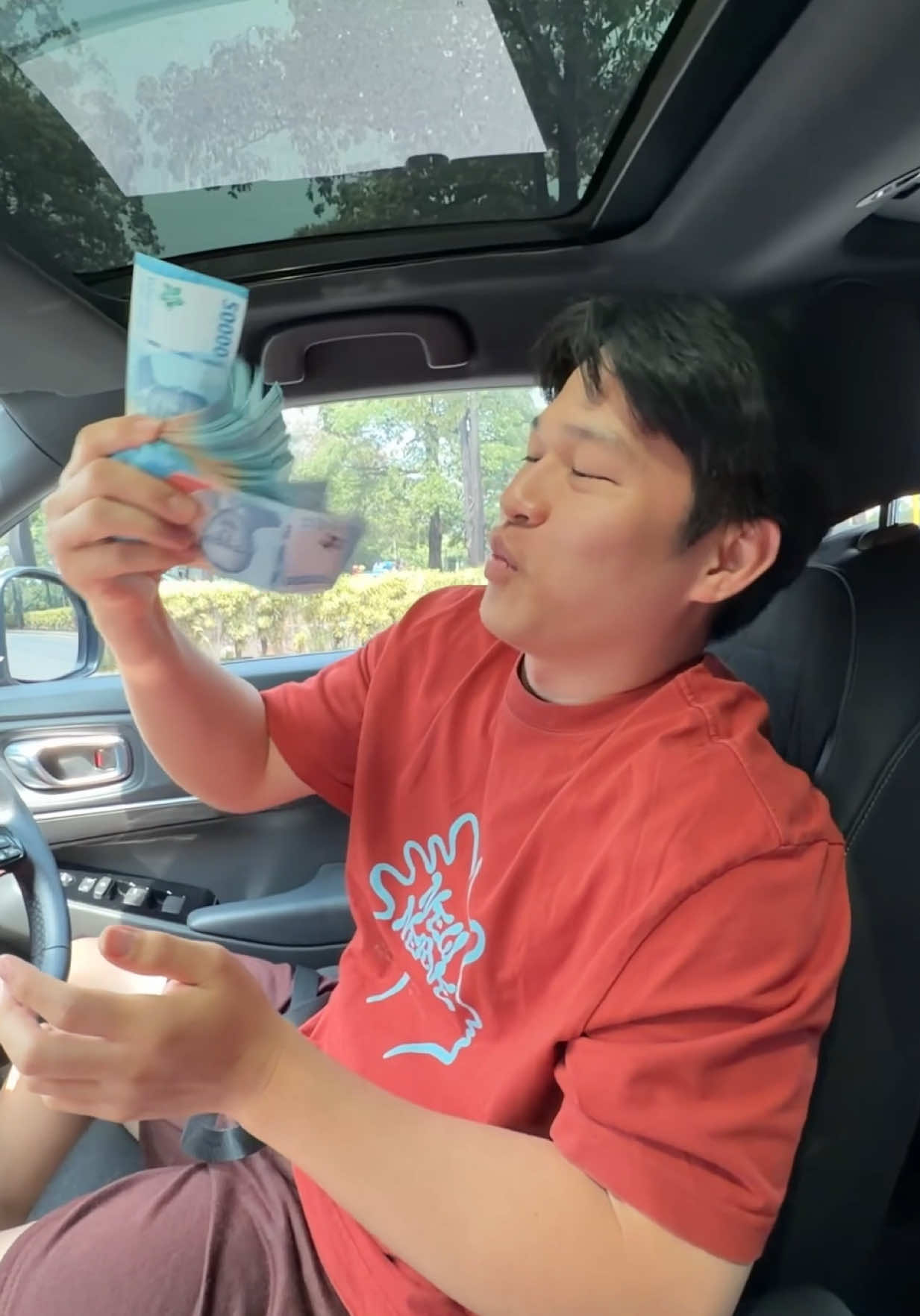 Semua istri mah demen kalo bersih bersih ada pelicinya gini 🤑 #pembersihkamarmandi #pembersihkerak #bersihtanparibet 