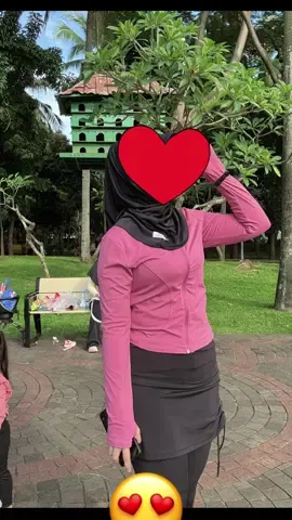 Buruan dimiliki baju dan legging olahraganya bestie..dijamin kualitasnya bagus banget dengan harga yang murah..👇👇👇👇#bajuolahragawanita #leggingrok #stelanolahragawanita 