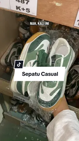 Kapan lagi beli sepatu dikasih Free kaoskaki, jangan lewatin langsung cek keranjang kuning😍🫵🏻#sepatu #sepatucasual #sepatucasualhijau 