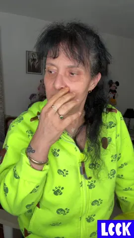 Si vous n’êtes pas capables de respecter les créateurs, passez votre chemin. La toxicité, gardez-la pour vous 😜