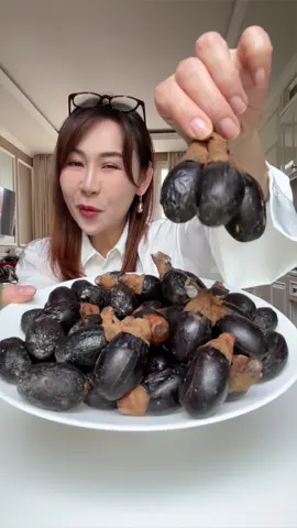 Buah apa lagi ini … langka kan …  #sibungbung #mukbang #reviewmakanan #reviewbuah 