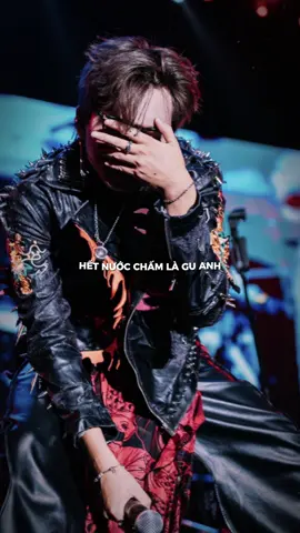 Tối làm edgelord, sáng làm foodboy, cái nào cũng kim loại được em ạ.