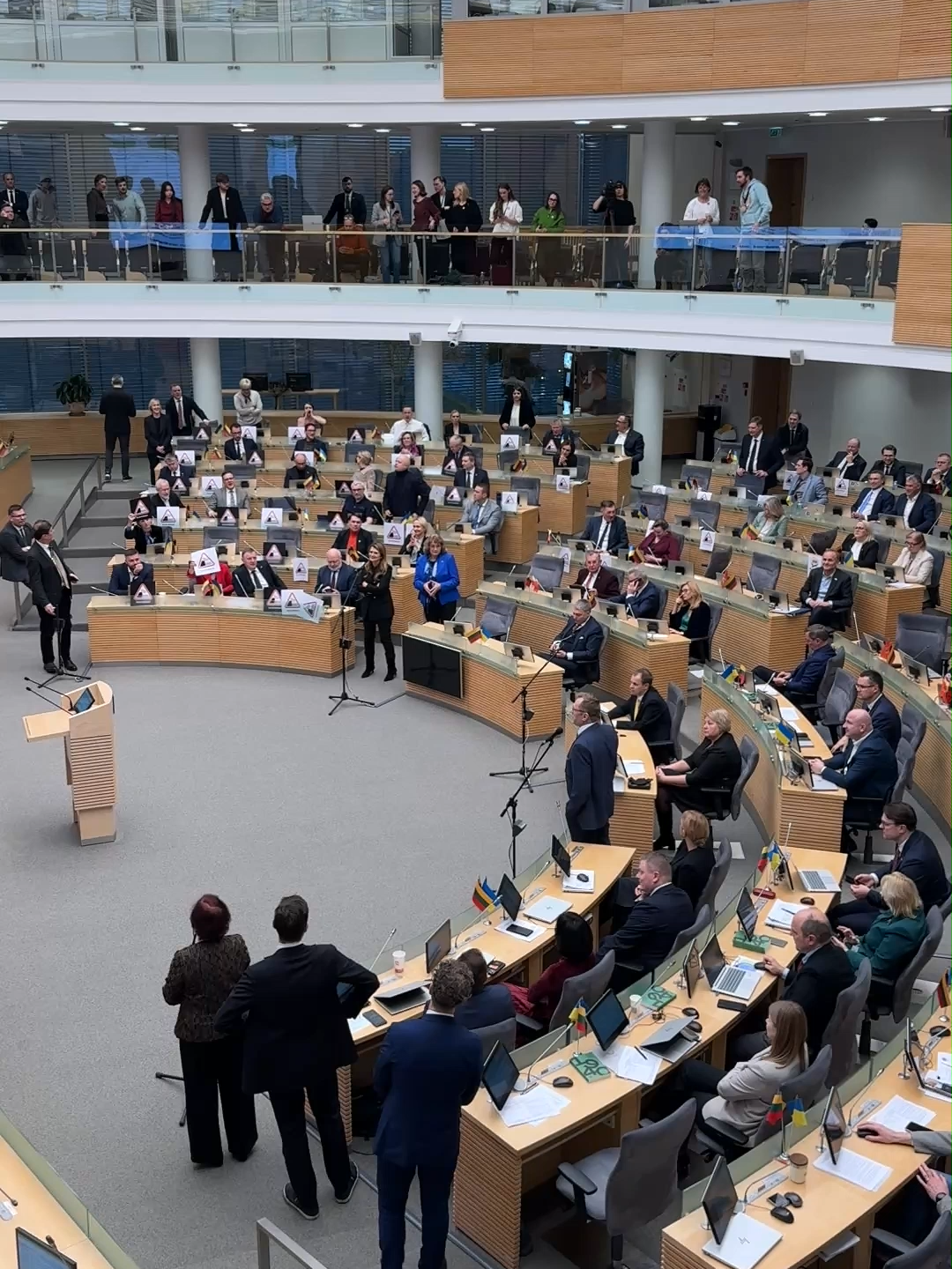 Reakcijos Seime po balsavimo dėl LRT. 🎥A. Černiauskaitė
