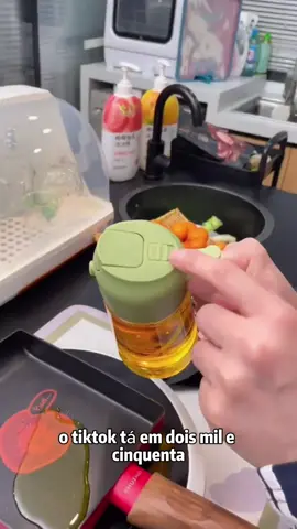 Ajuda você a controlar a menor quantidade de óleo usada na culinária!#amazongadget #kitchengadget #amazon #tiktokshop 