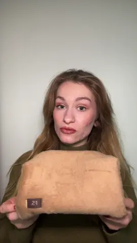 Finalement, on en met dedans!J’aurais même pu mettre mes patchs ✨ Qui a craqué pour la trousse @facesynergy ? @Rose Lucie la Queen✨👑 Contient des produits offerts *  ##skincare##makeup##accessories##acné##facesynergy