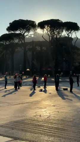 Un passo, un respiro, un movimento per illuminare il nostro cammino. ✨ Lo sport è vita. 🤍 #sportesalute 