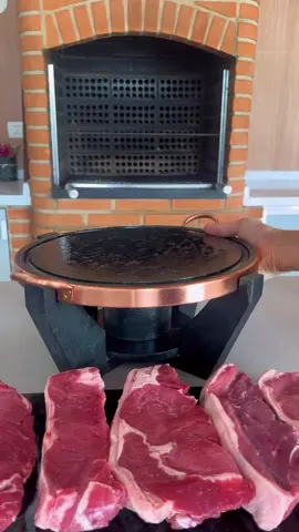 🔥 Edição Especial da Churrasqueira de Pedra 🔥 A queridinha das viagens, dos apartamentos e das varandas! Portátil, rústica, poderosa e feita 100% em pedra-sabão maciça. 🍖 Churrasqueira de Pedra – 30 cm | R$ 499 Assa MAIS rápido, mantém o calor por muito mais tempo e deixa aquele sabor defumado que só a pedra entrega. Perfeita para carne, legumes, queijo coalho, peixe, hambúrguer… virou a paixão de todo mundo que testa! Quem compra nunca mais volta para outra. Se é pra fazer churrasco com estilo, é na pedra! 🌍 Enviamos para todos os países 🇧🇷🇺🇸🇨🇦🇵🇹🇬🇷🇬🇧🇺🇾🇺🇦 📱 Compre agora pelo WhatsApp: • Carol: (19) 99015-9189 • Victor: (19) 99824-3898 🌐 Ou direto no site: www.lojacozinhanacaixa.com.br