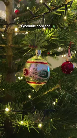 Nostalgie 💫 Ce globuri v-au ramas amintire de cand erati mici?  #craciun #nostalgie #90skids #copilarie 