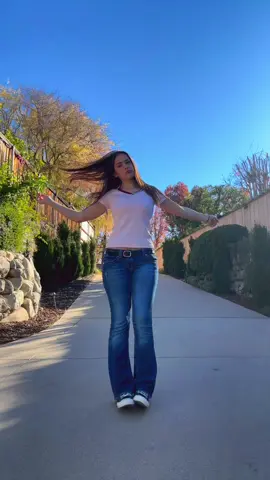 love this song 🤭 #dance #song #zaralarsson #midnightsun #OOTD 