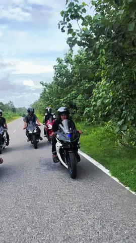 Info udara dingin🥶 #r25 #cbr #cinematic #fyp @bacot @Putraaa  @AL @Rizky @Momoyo 