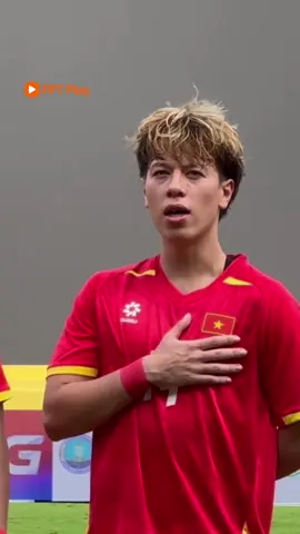HLV Kim Sang Sik và Viktor Lê hát Quốc ca Việt Nam, tự hào quá, cả nhà ạ! #vlogminhhai #FPTPlay #SEAGames #kimsangsik #viktorle 