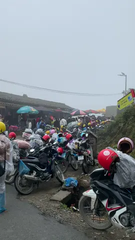 Dốc Thẩm Mã trưa 12/12 đã đông còn mưa bay với sương mù giăng kín lối 🤣🤣#hagiang #docthamma🇻🇳 #xuhuong #trending #vietnam 