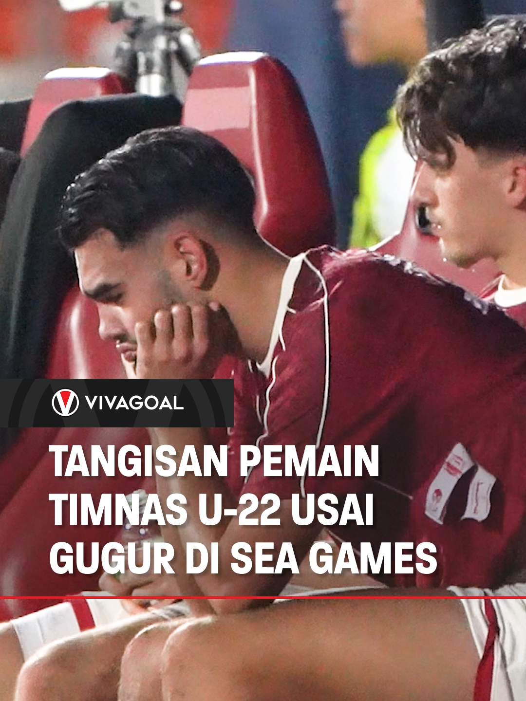 Tangis pemain Timnas U-22 pecah usai peluit panjang dibunyikan.  Kemenangan atas Myanmar belum mampu membuat Timnas U-22 lolos dari fase grup SEA Games 2025! Tetap semangat Garuda Muda 👏 #timnas #timnasindonesia #timnasindonesia🇮🇩 #seagames2025 #vivagoal