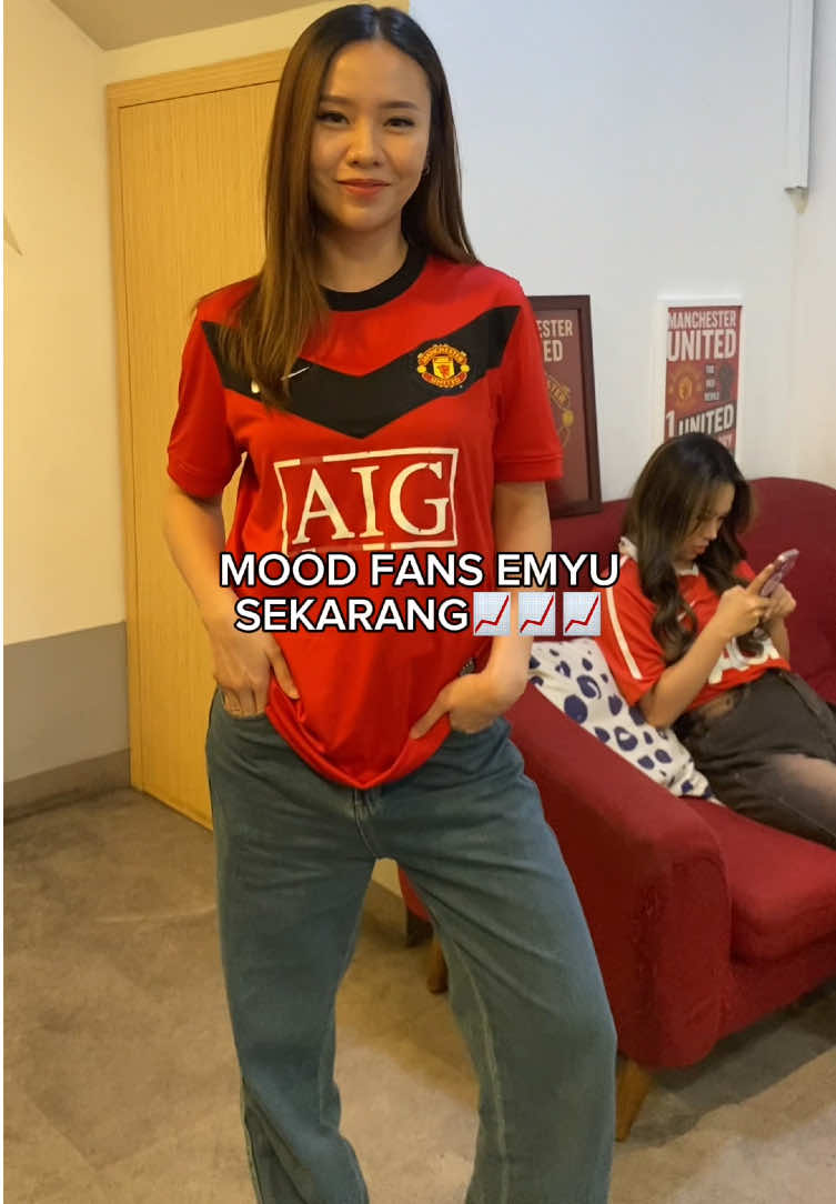 Banyak banget bidadari fansnya #manchesterunited #emyu #viral #jinisoemangkeren #jeanskorea #jeansunisex 