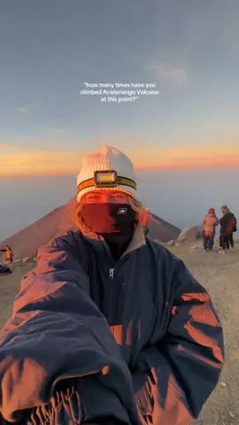 hahha only five times* so not as crazy as it sounds (hopefully)… who wants to climb it with me for a 6th time? 🫣👀 #guatemala #acatenango #volcano #backpacking #bucketlist 