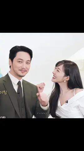 Baca berita mereka pacaran bahkan mau nikah ikut seneng😭 mereka udh seterbuka itu buat ke pernikahan, jdi inget pas nnton uncle samsik kmren wkwk #byunyohan #tiffanyyoung #kdrama #fyp #fypシ 