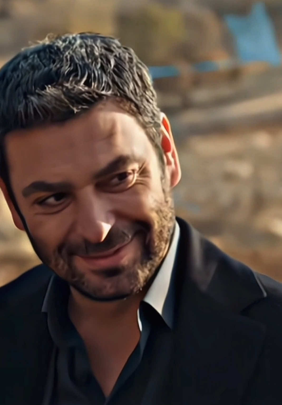 öyle güzel bakıyor ki tövbeler olsun, insanın aşık olası geliyor.. . #uzakşehir #uzakşehiredit #thelunaa3 #alyaalbora #cihanalbora 