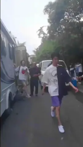 我哭喊不是因为你们这些魔鬼的背叛，而是因为在我永远离开这个世界之前，我没能再见母亲一面。🐟💗