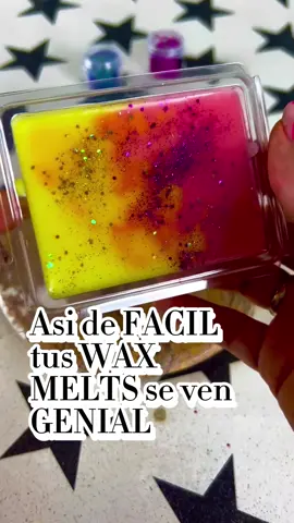 ¿Quieres GLITTER premium? 🤩 El SECRETO es espolvorear GLITTER sobre la cera recién vertida: así se activa al derretir y se ve elegante 💡, comentá GLITTER 👇 para aprender el truco 👩‍💻, y envíanos un mensaje privado para la capacitación ✉️.  #velasartesanales  #velasaromaticas  #hechoconamor #velasdecorativas  #velas 