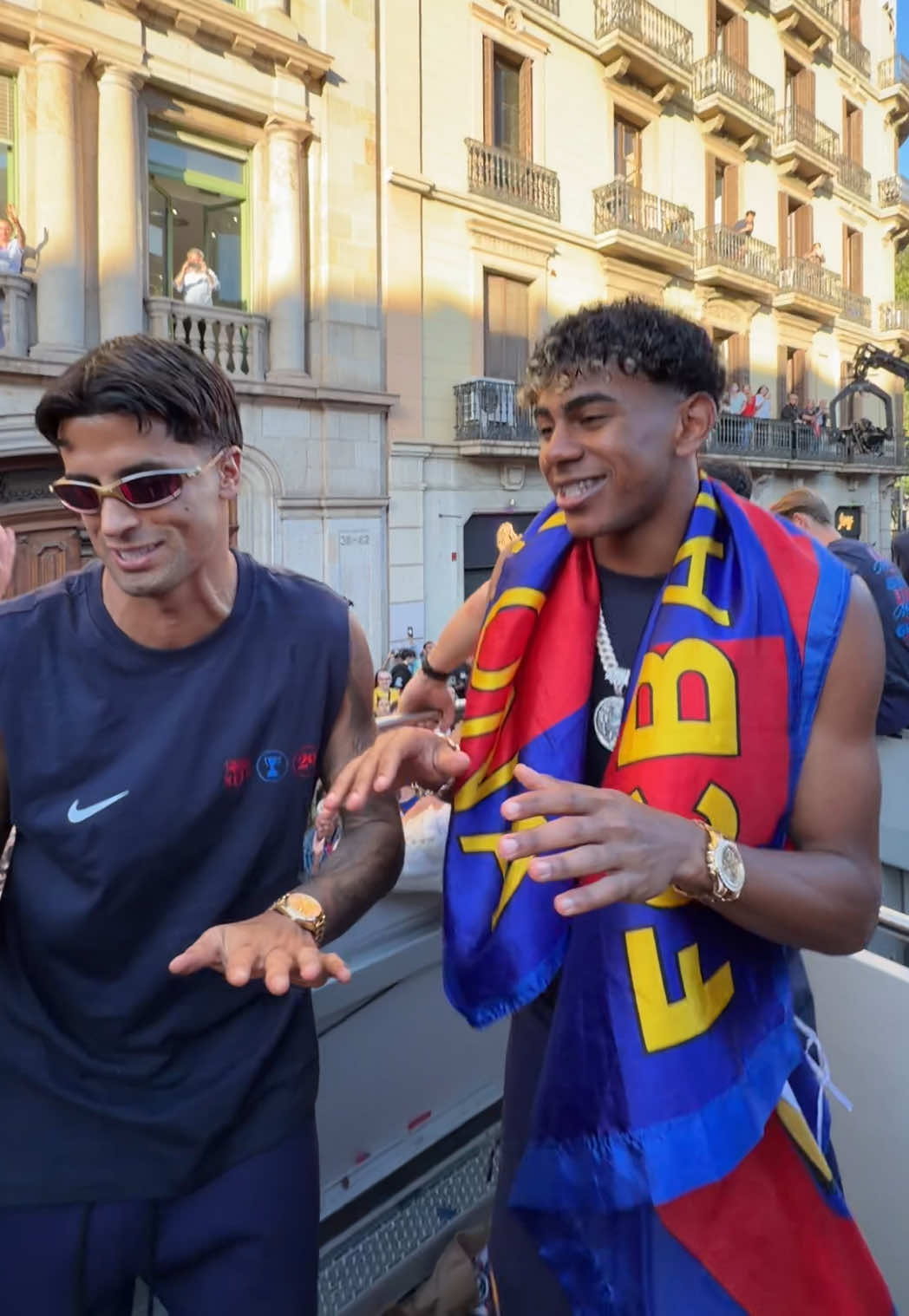 You can tell they’ve got that Friday feeling 🕺✨ #fcbarcelona #barçaontiktok @Lamine Yamal 