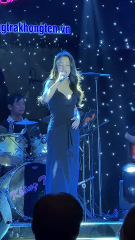 Thu Hằng Cùng Band Không Tên 🍀 #xuhuong #music #nhachaymoingay #phongtrakhongten #thuhang 